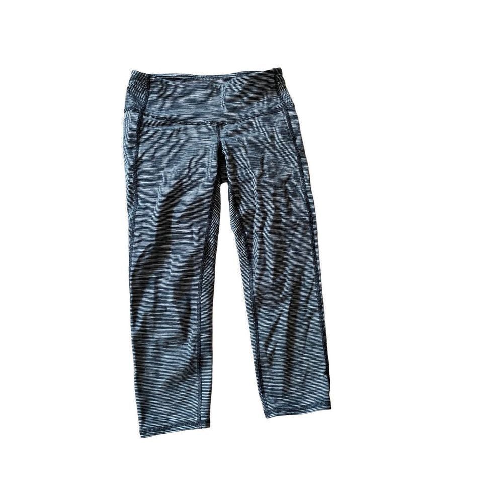 Athletaāblackā &Ā white microāstripedāCapriāleggingsāXS
